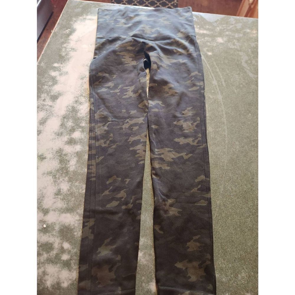 Spanx Seamless green camo leggings size large